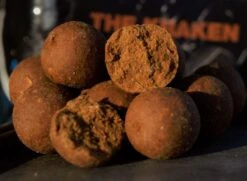 Vital Baits Boilies The Kraken 24mm (5kg) -Aanbiedingen Hengel Xpert Winkel 09692400be47237f