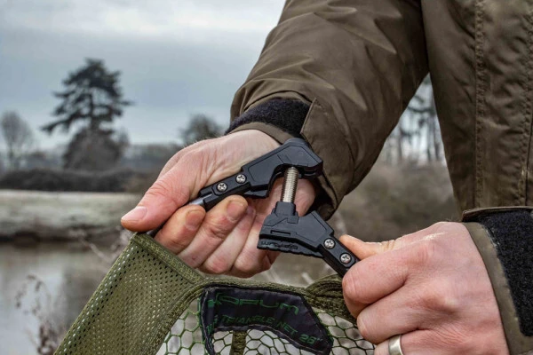 Korum Folding Latex Triangle Net 30" 4 Korum Folding Latex Triangle Net 30" - Afbeelding 2