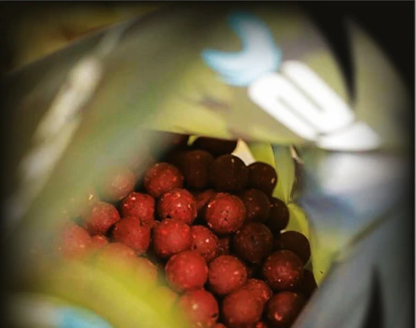 Shimano Isolate RN20 Red Nut Boilie 20mm 3kg 3 Shimano Isolate RN20 Red Nut Boilie 20mm 3kg